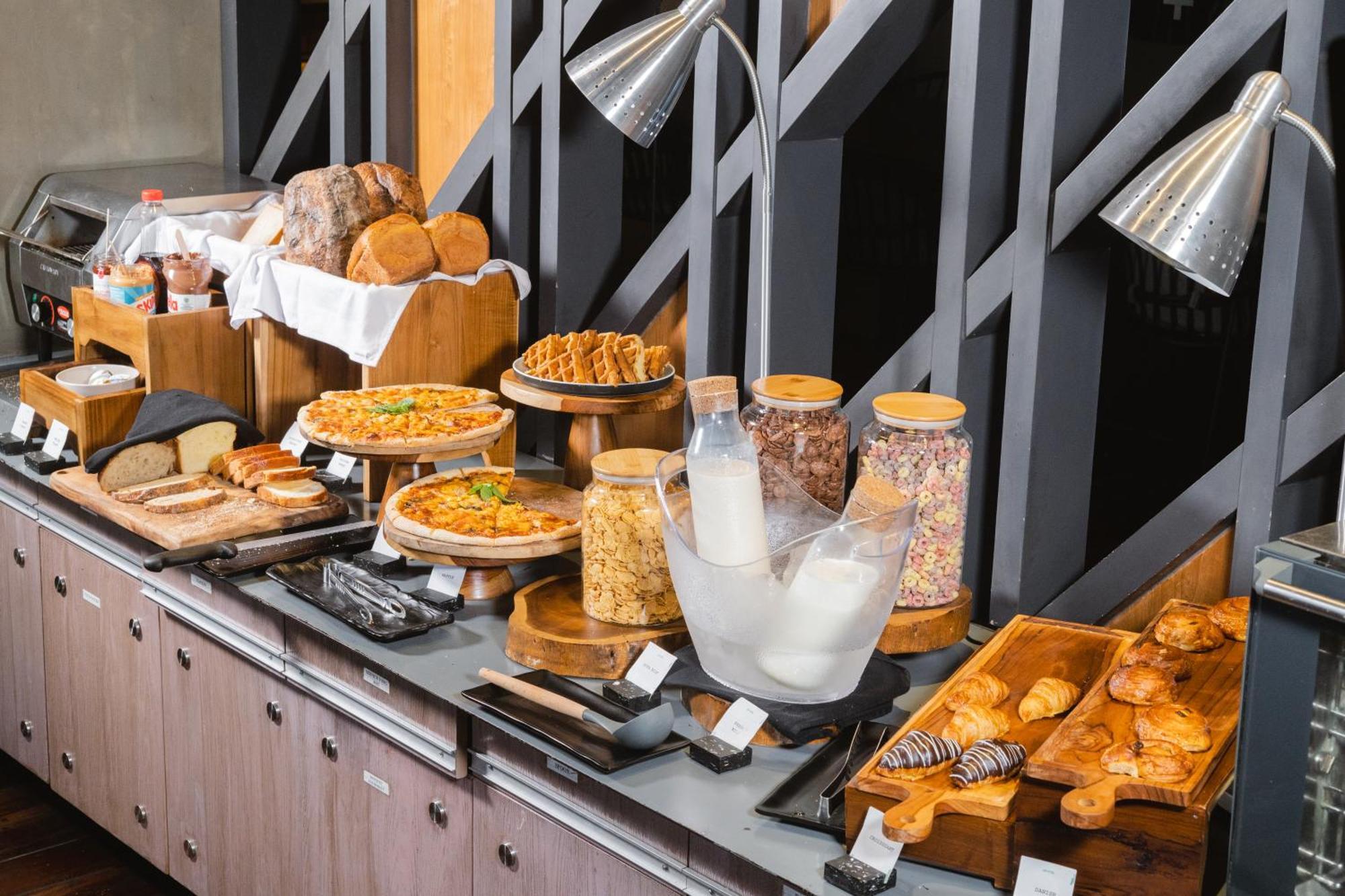 Artotel Bali होटल 4*